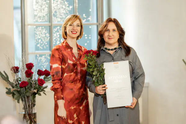 LAPAS direktore saņem Kultūras ministrijas Atzinības rakstu